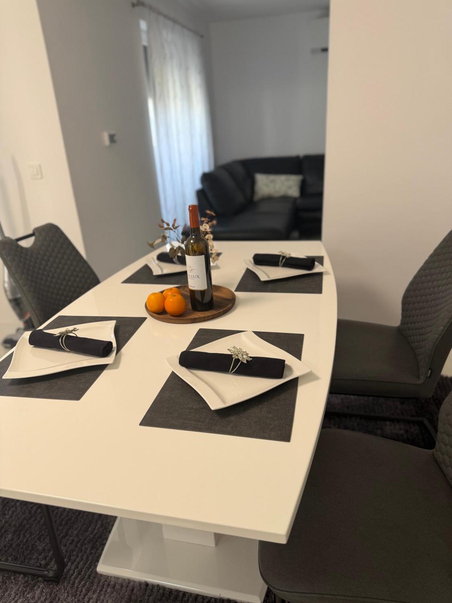 Apartmani Beril Lux ロヴィニ エクステリア 写真