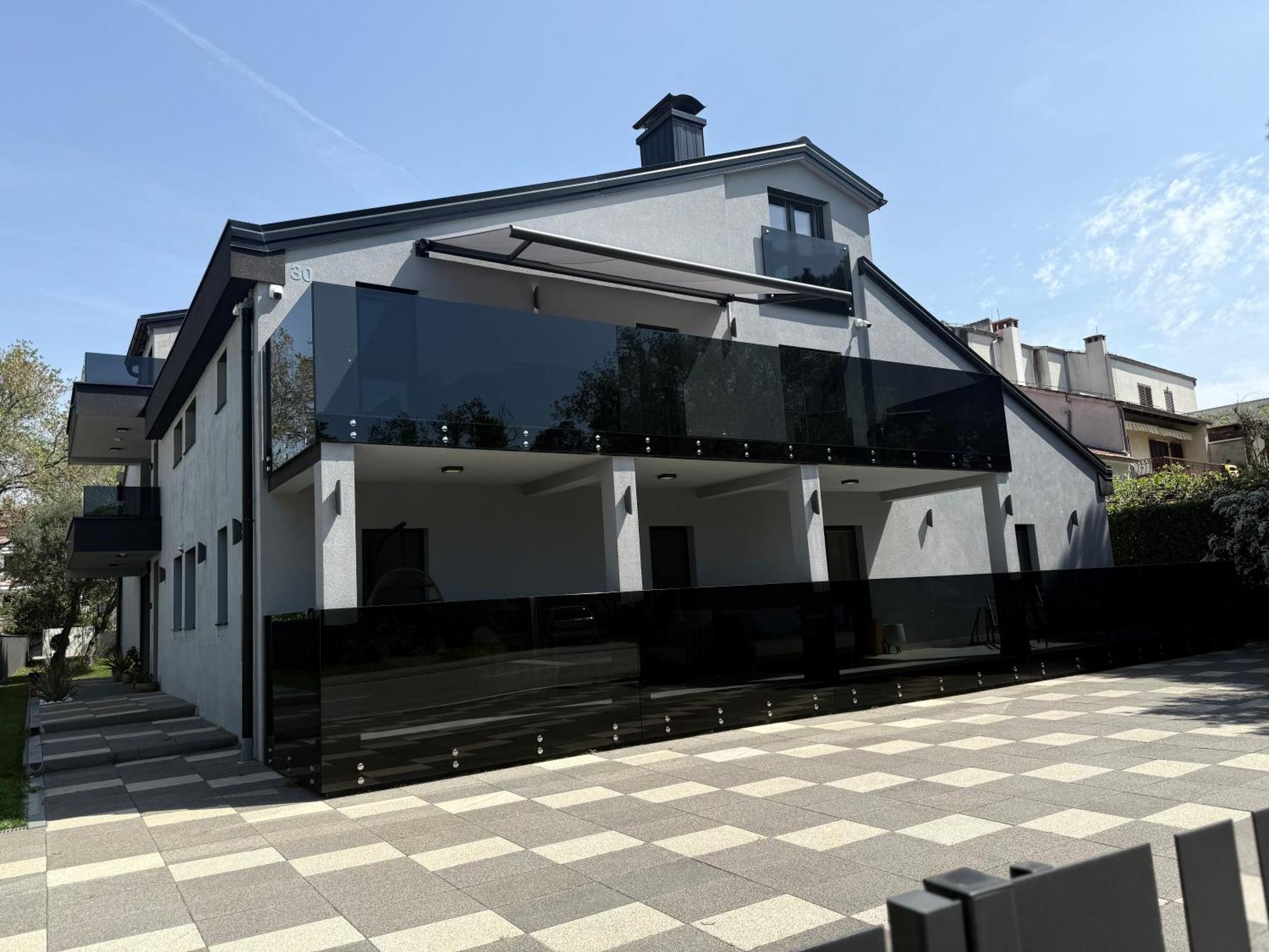 Apartmani Beril Lux ロヴィニ エクステリア 写真