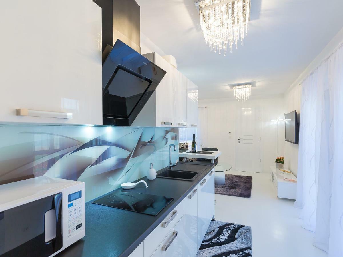 Apartmani Beril Lux ロヴィニ エクステリア 写真