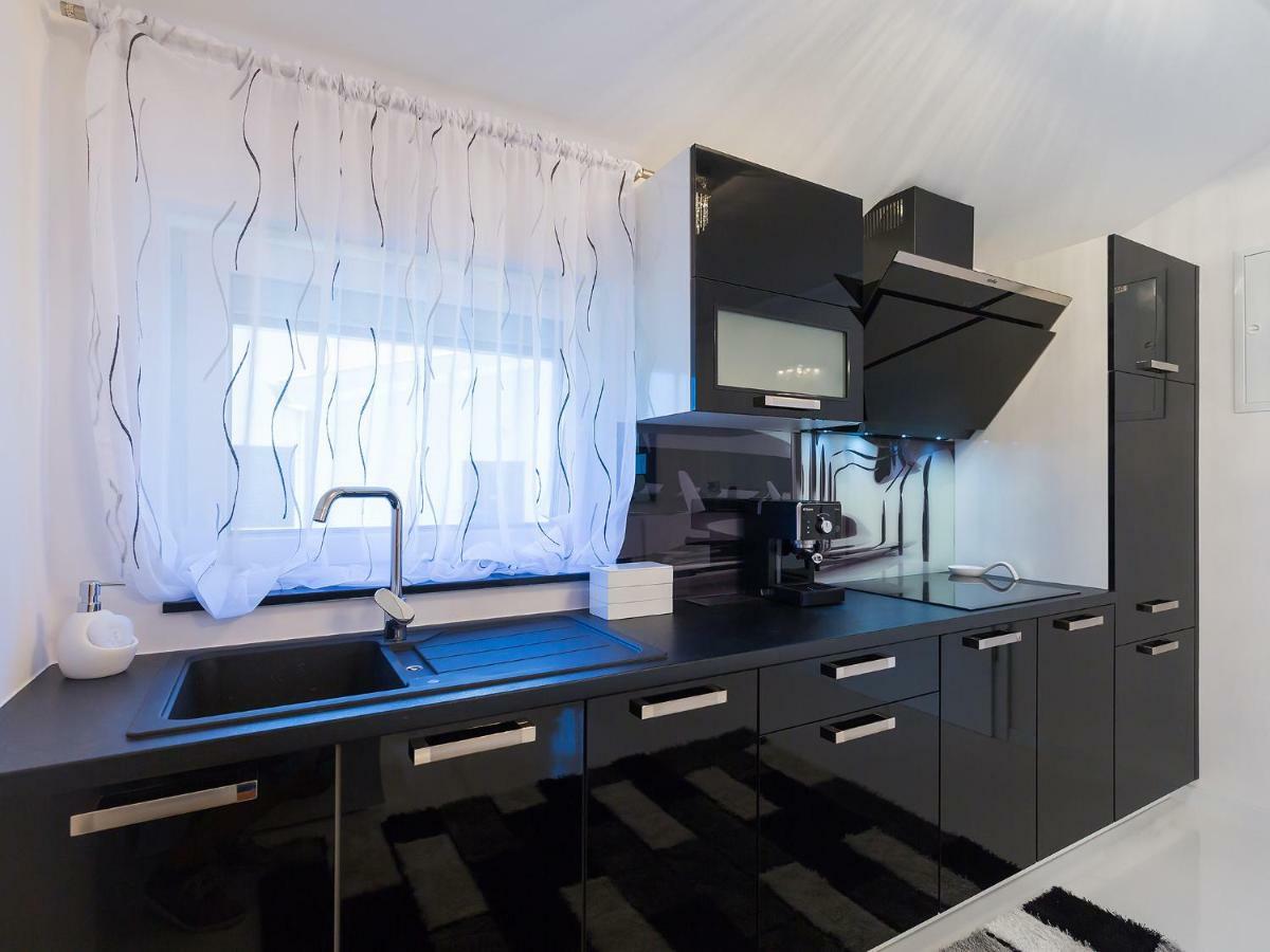 Apartmani Beril Lux ロヴィニ エクステリア 写真