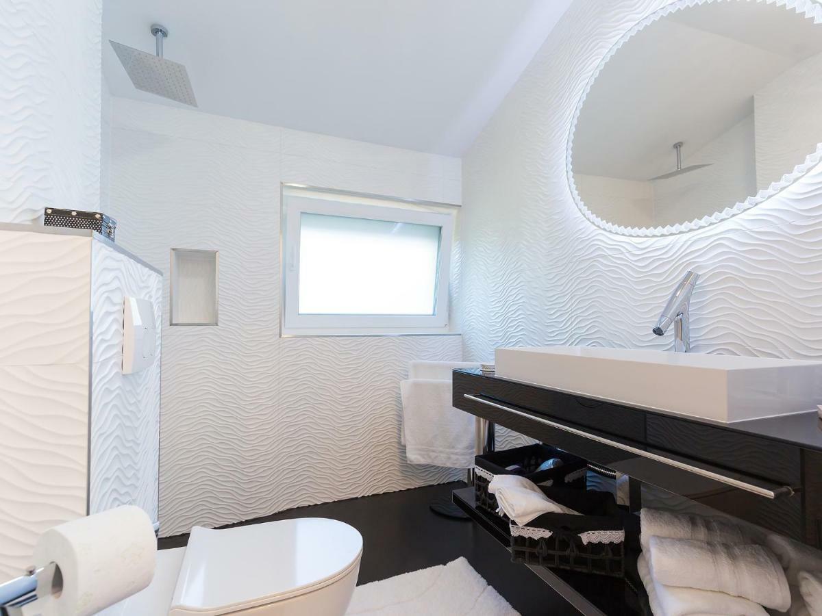 Apartmani Beril Lux ロヴィニ エクステリア 写真