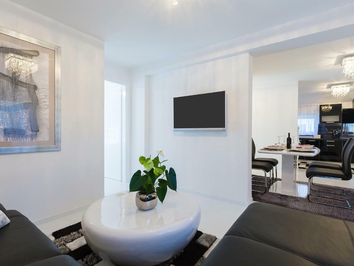 Apartmani Beril Lux ロヴィニ エクステリア 写真