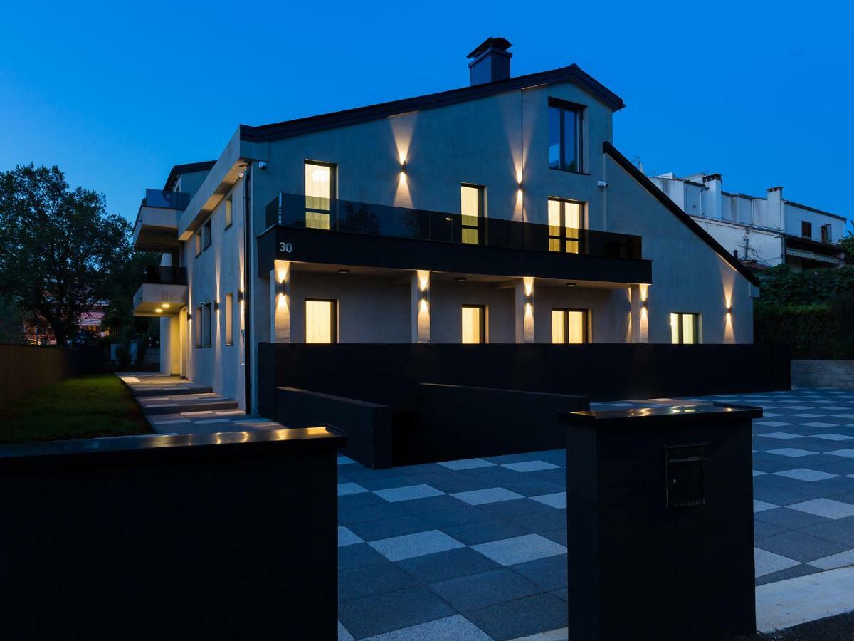 Apartmani Beril Lux ロヴィニ エクステリア 写真