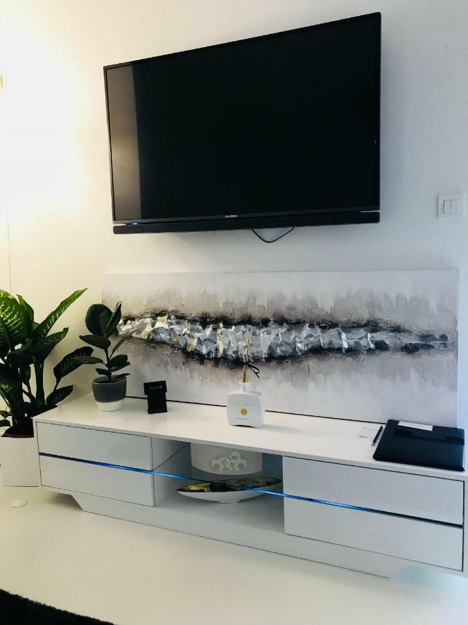 Apartmani Beril Lux ロヴィニ エクステリア 写真
