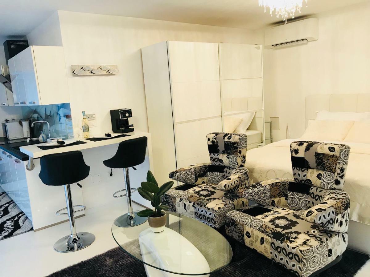 Apartmani Beril Lux ロヴィニ エクステリア 写真