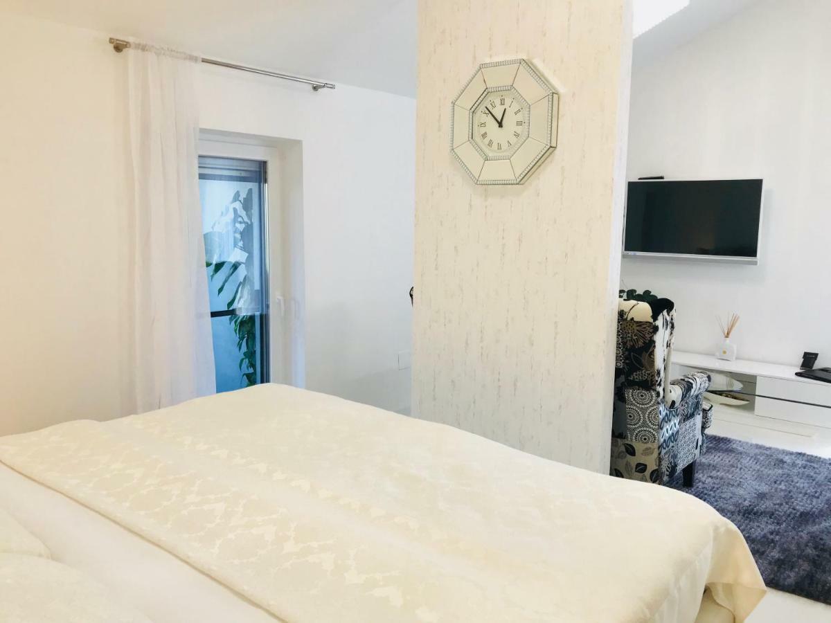 Apartmani Beril Lux ロヴィニ エクステリア 写真