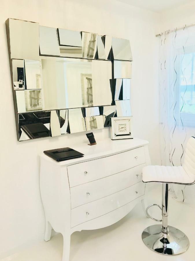Apartmani Beril Lux ロヴィニ エクステリア 写真