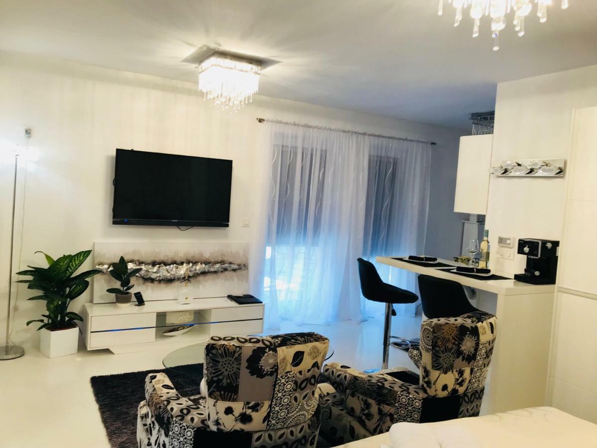 Apartmani Beril Lux ロヴィニ エクステリア 写真